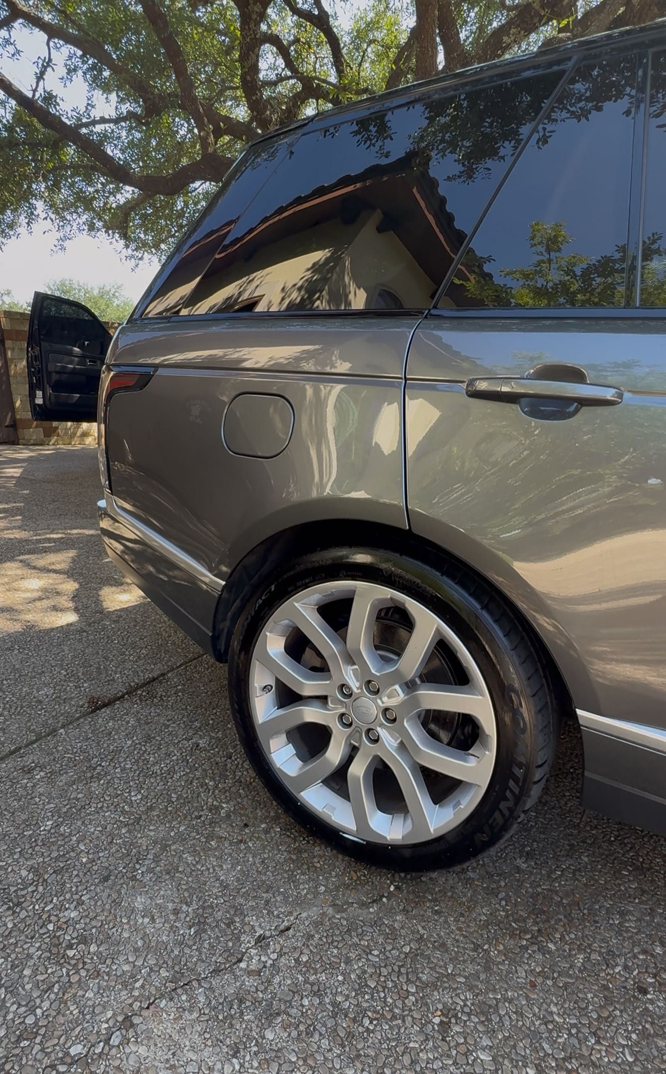 Range Rover wheel detail